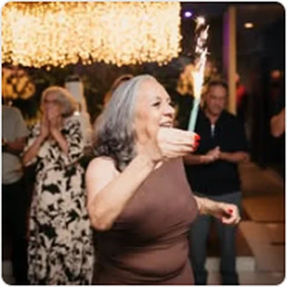 Comemoração de aniversário com velas no Buffet Dream Hall