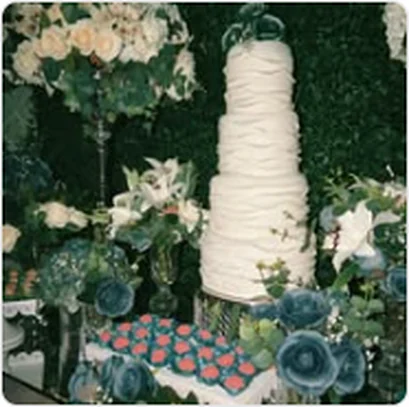 Mesa de doces e bolo de casamento no Buffet Dream Hall
