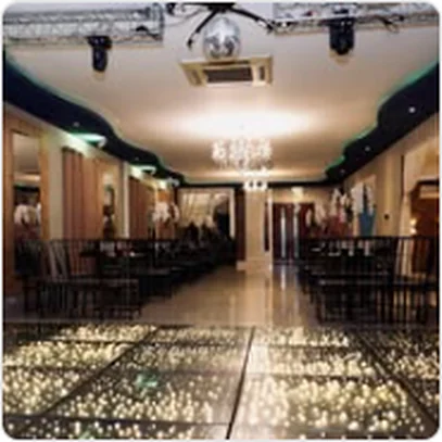 Salão de festas com pista de dança no Buffet Dream Hall em Guarulhos